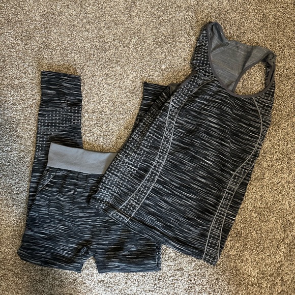 Matching Work Out Set | 2-piece workout set - Picture 2 of 10